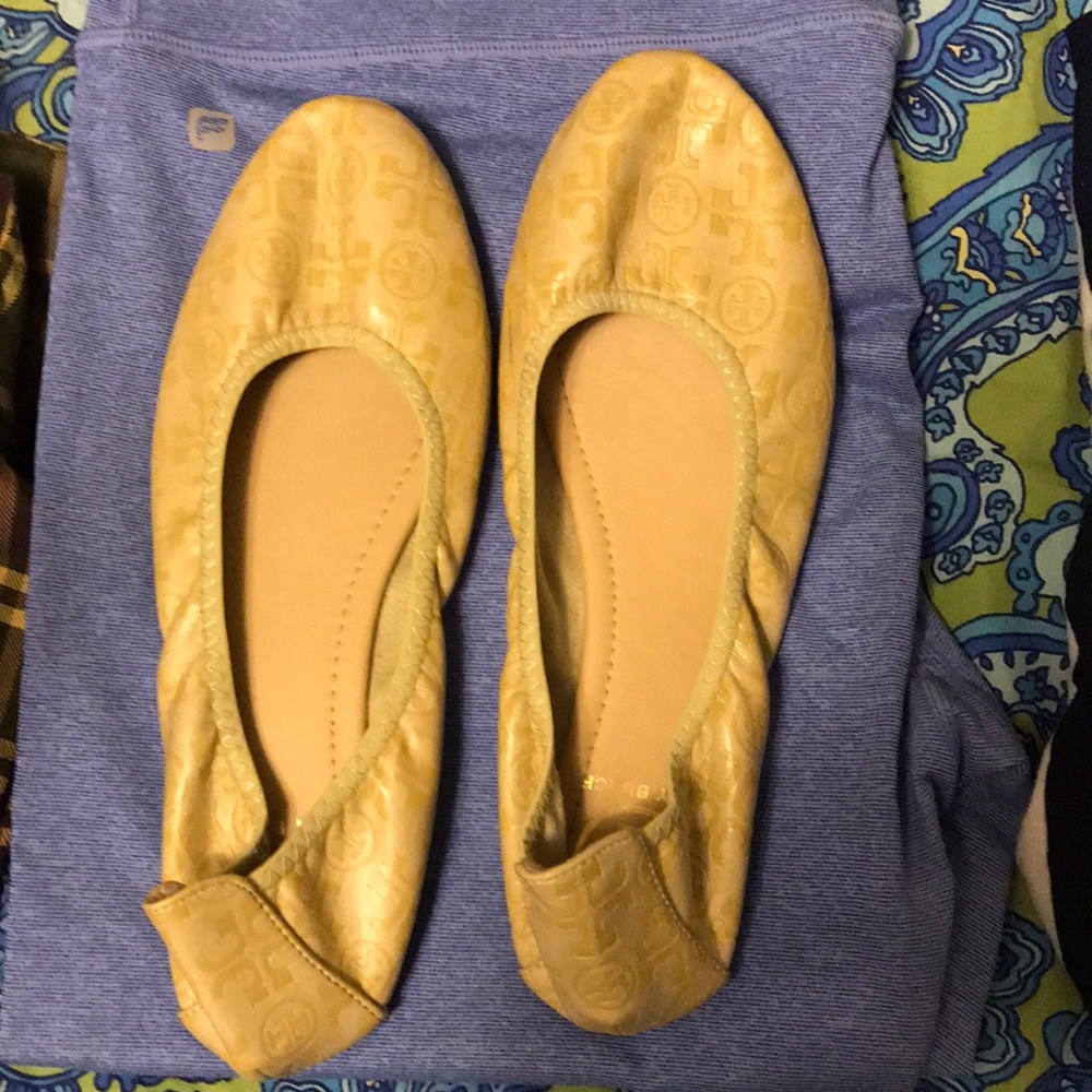 Inspired Tory flats size 9